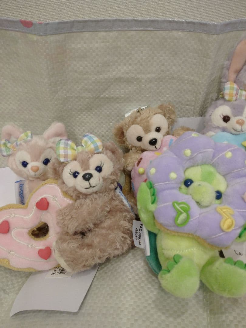 ダッフィーフレンズ　ぬいぐるみキーチェーン　ドーナツ　フィルド・ウィズ・ジョイ