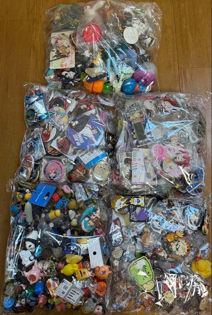 アニメ ミニフィギュア 大量ドラゴンボール サンリオ ワンピース 鬼滅の刃 他