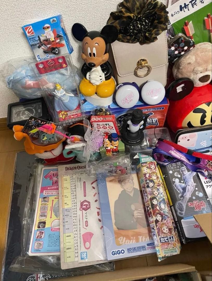 アニメ ミニフィギュア 大量ドラゴンボール サンリオ ワンピース 鬼滅の刃 他