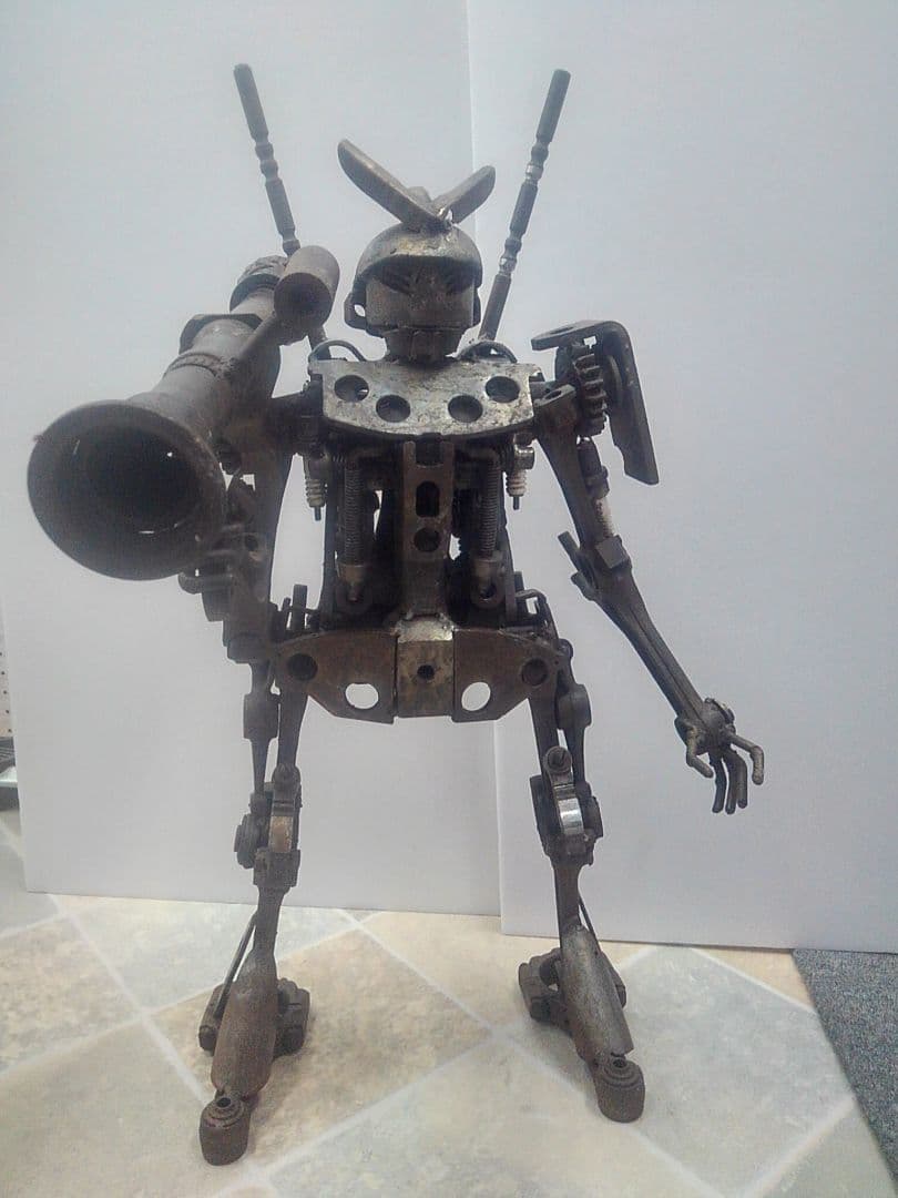 手作り　鉄製ロボット　ガンダム風
