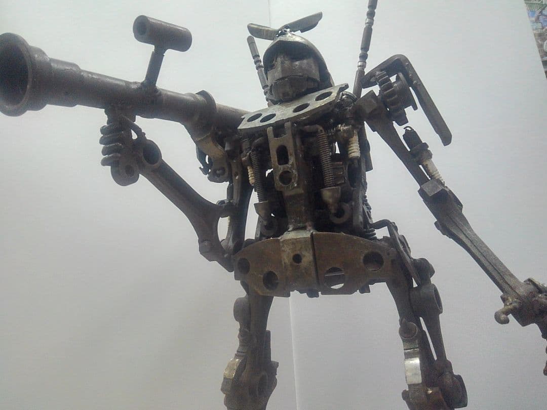 手作り　鉄製ロボット　ガンダム風