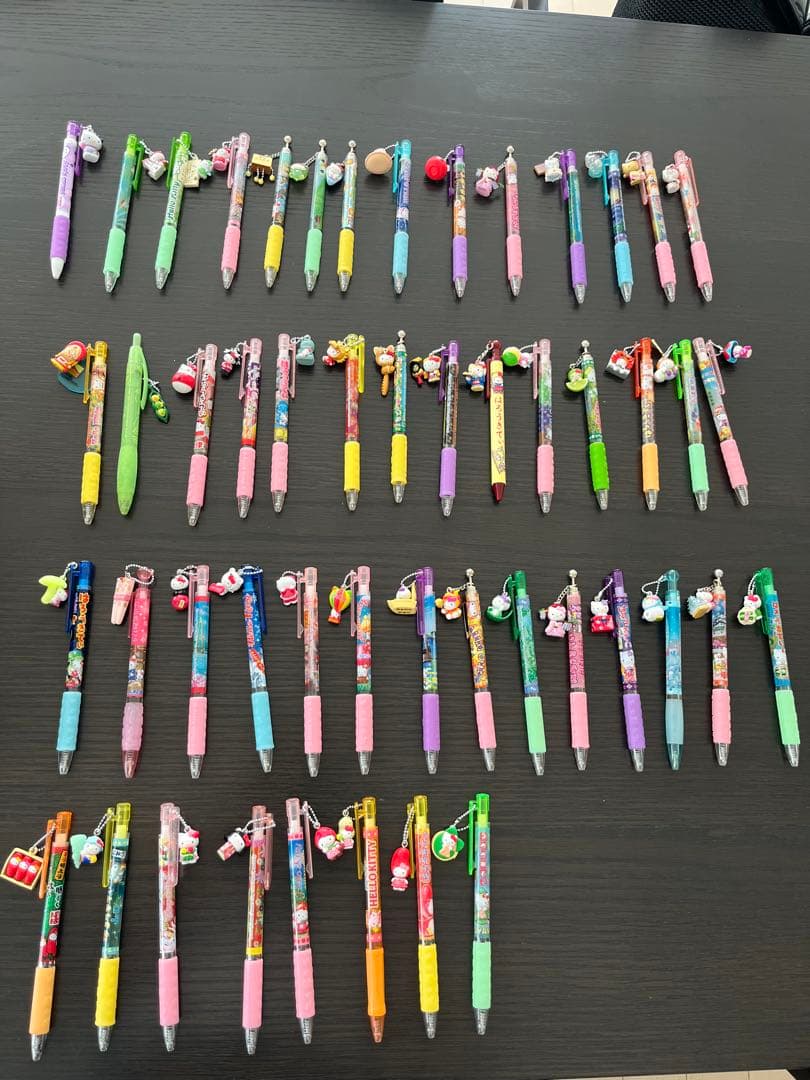 ロ*ズ様 ご当地キティーちゃんペンセット約175本 など
