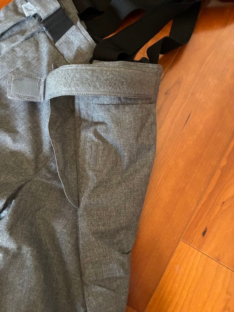 オンヨネ　スキーウェア ジャケットとパンツセット 黒とグレー