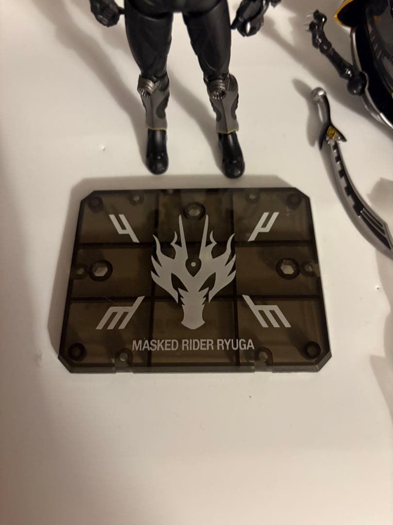 フィギュアーツ　仮面ライダーリュウガ