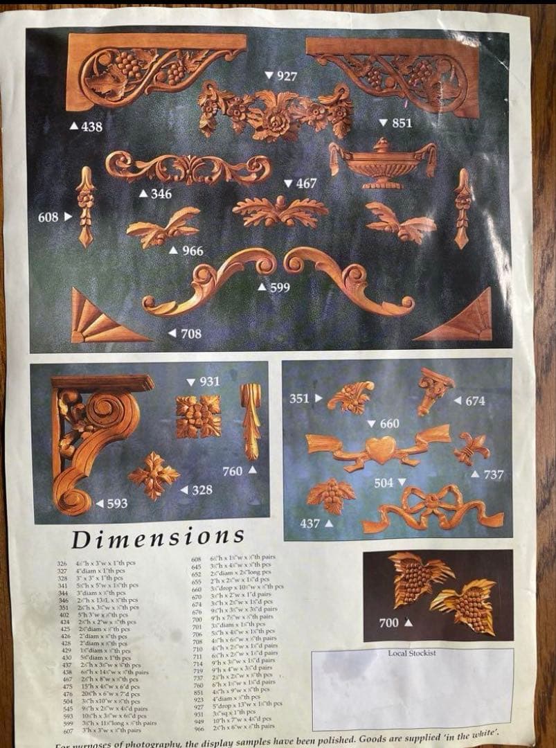 イギリス製、パイン材。バロック風 木製2点彫刻装飾品
