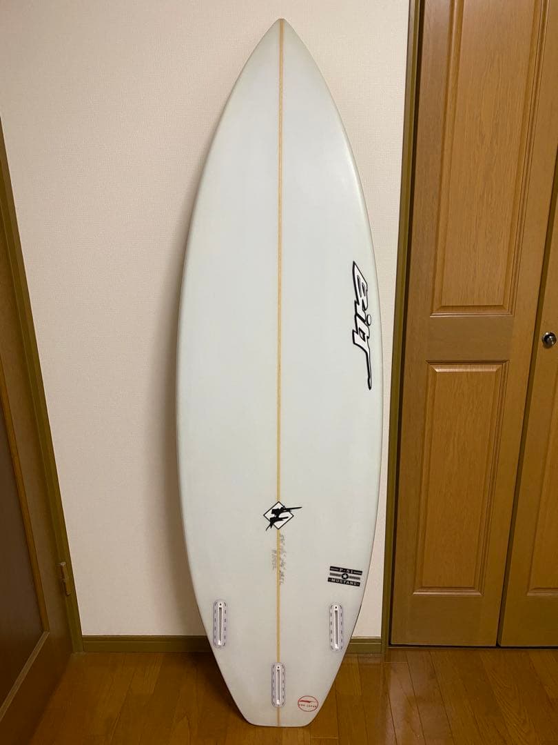 手渡し限定　BILT ショートボード 5'10\" フィンとニットケース付き