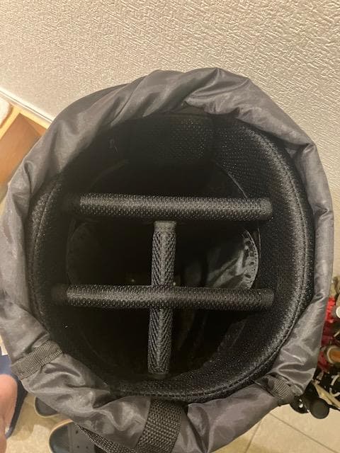 人気商品新品同様★オノフ 2.3キロの軽量、しっかり自立,コンパクト