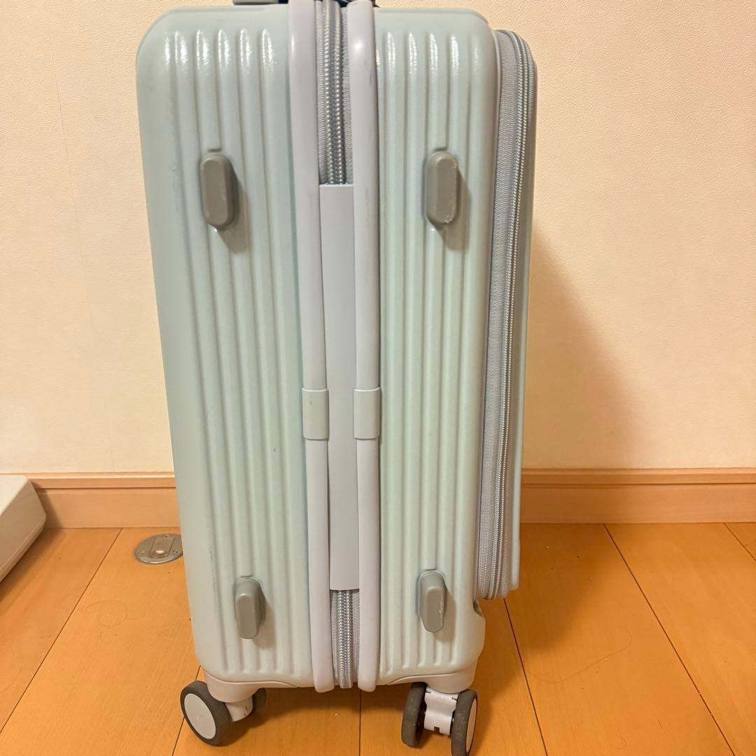 ジ*ニ様 イノベーター スーツケース 38Lペールブルー