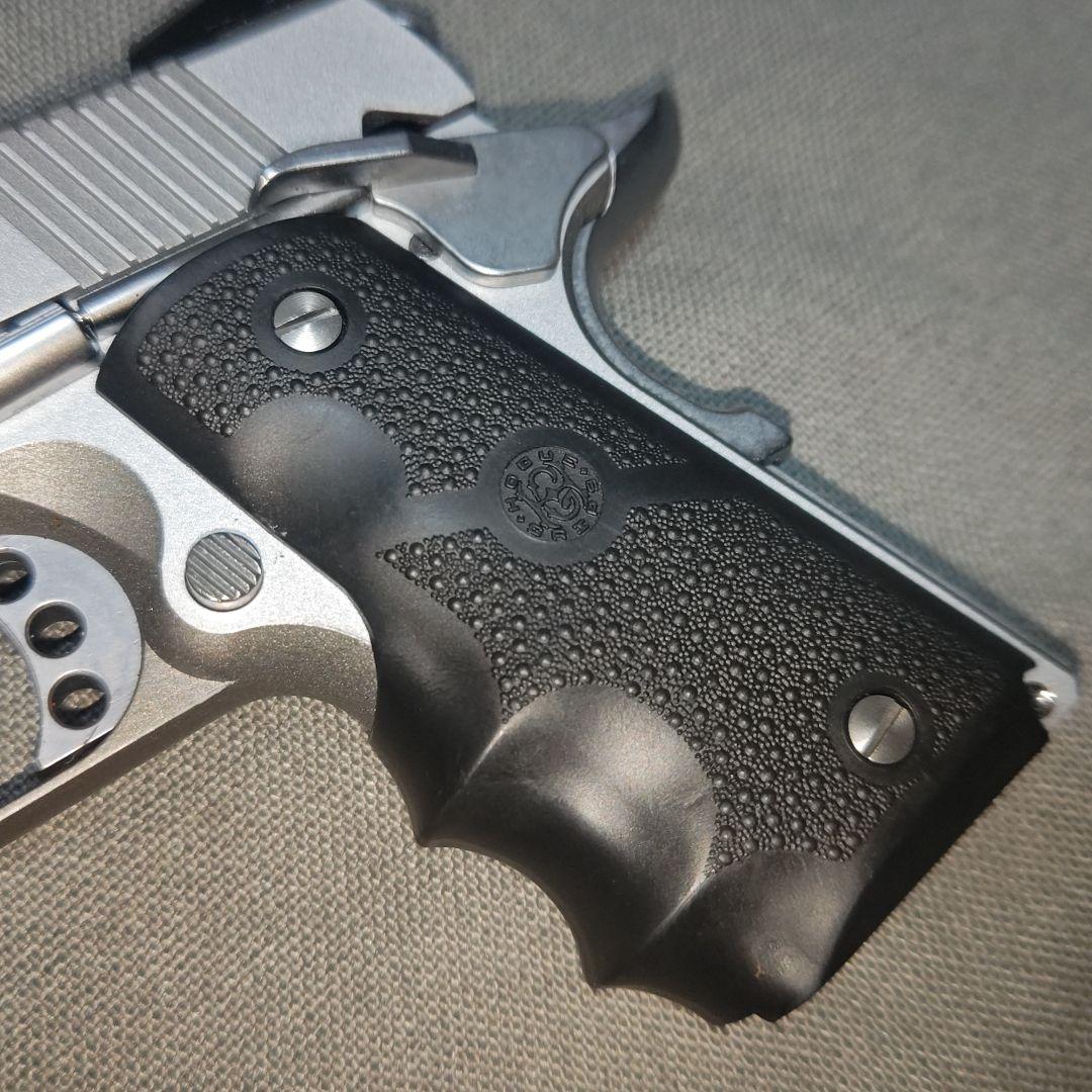 東京マルイ ガスブローバック V10 ウルトラコンパクト　HOGUEグリップ付き