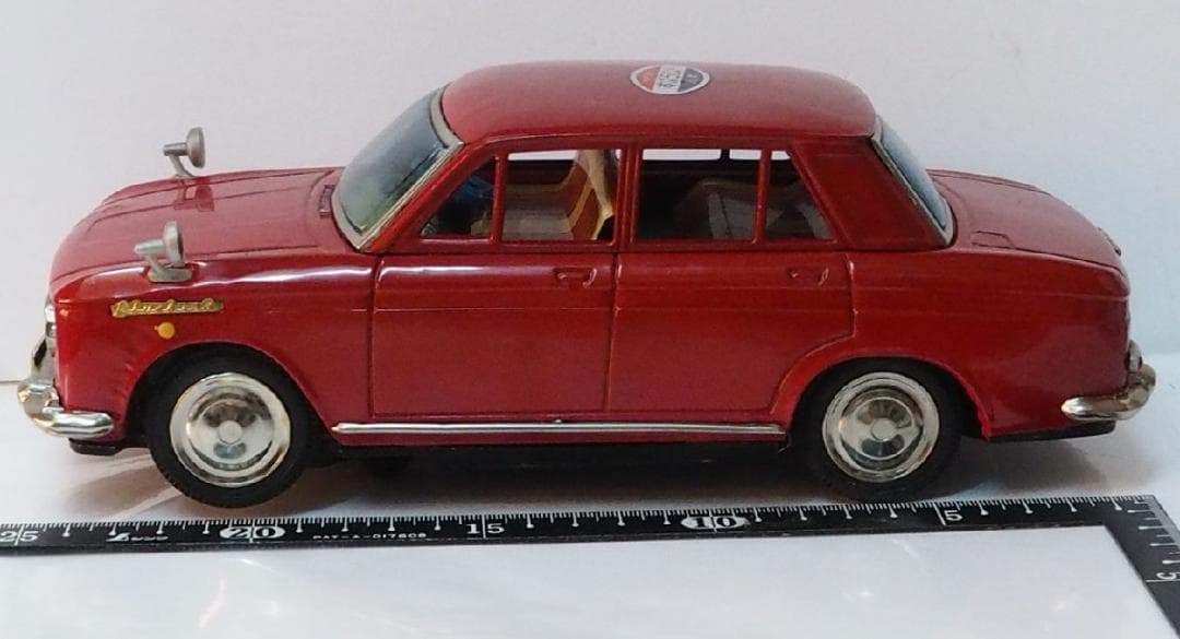 イチコー【ダットサン ブルーバード410赤 動作不良】当時物ブリキ製ミニカー箱無