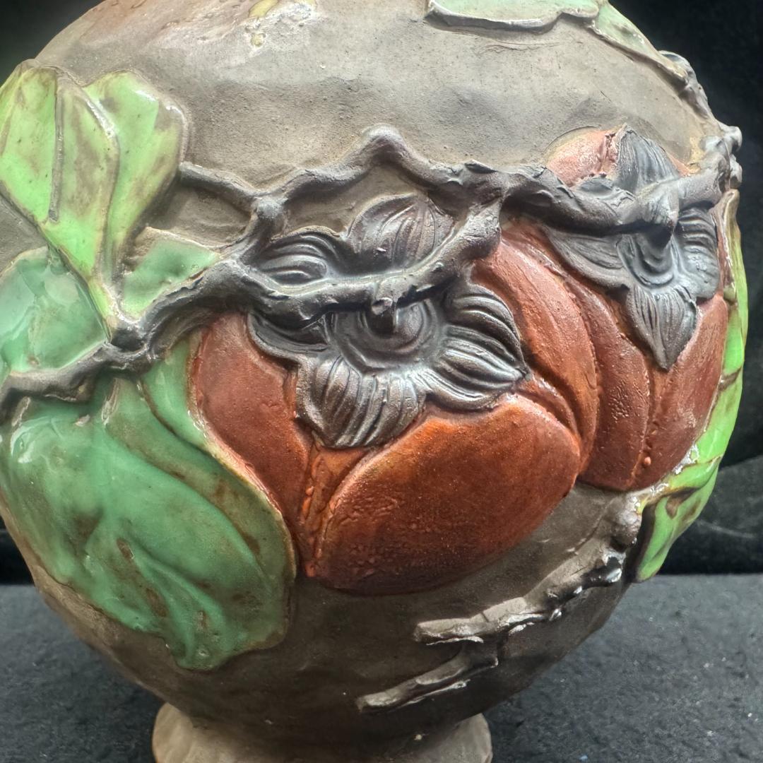 希少！鍋島焼幾平作 盛上彩釉 柿絵彫浮彫 双耳 花瓶