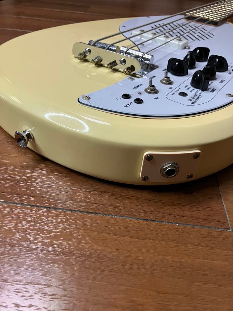 ヴォックスVOX APACHE-1Bアンプ内蔵エレキベース美品リズムマシン内蔵