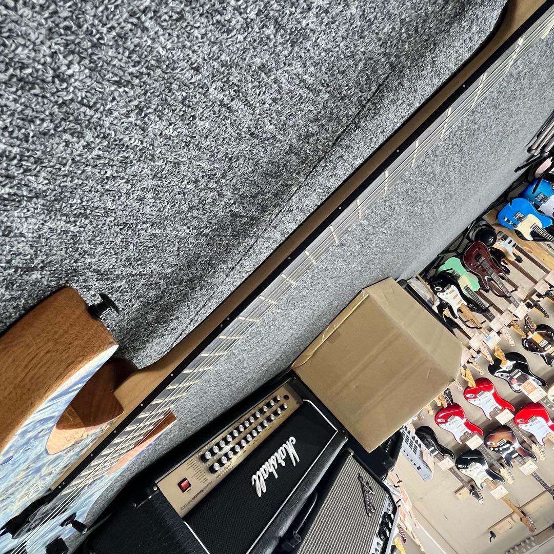 【11131】【新品】 ヘッドレスギター汎用ケース付 ブルー✕ナチュラル