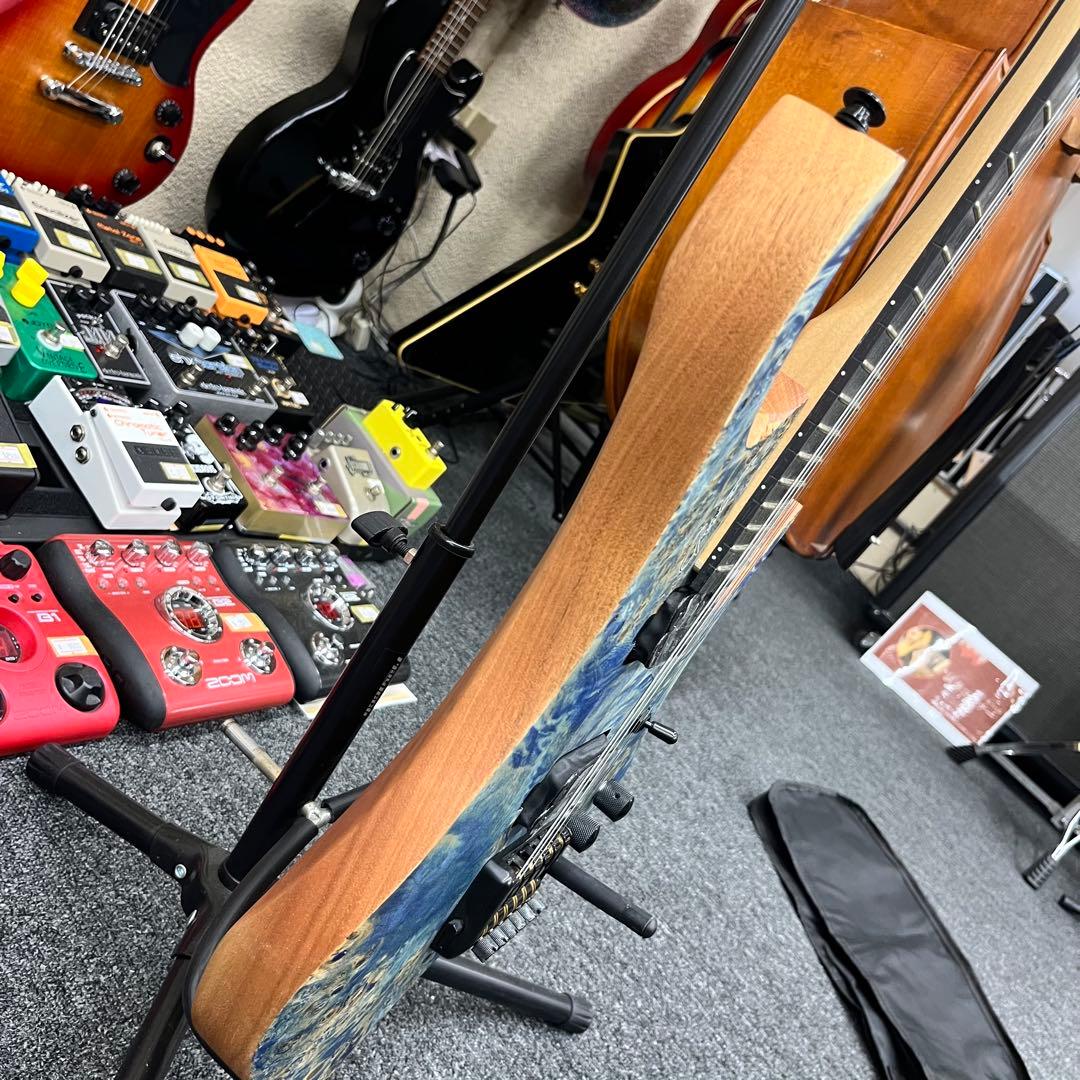 【11131】【新品】 ヘッドレスギター汎用ケース付 ブルー✕ナチュラル