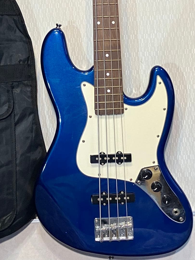 初心者用ARIAジャズベタイプにストラップ・ピック・ソフトケース付きます。