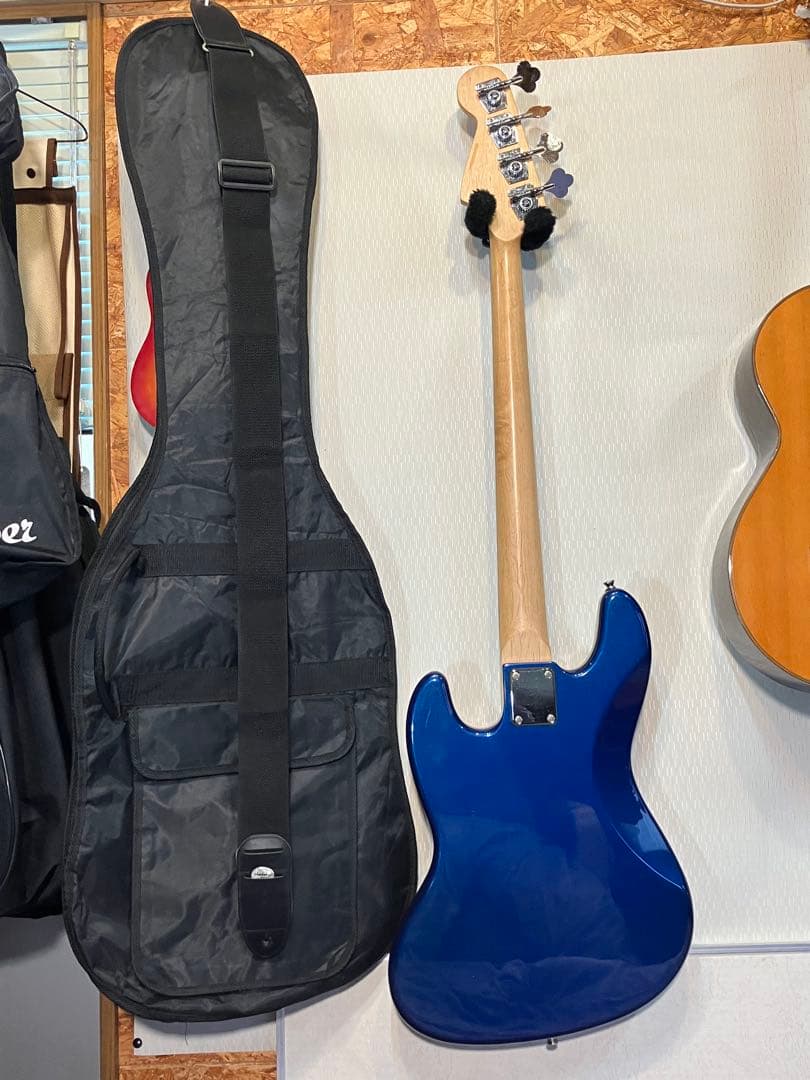 初心者用ARIAジャズベタイプにストラップ・ピック・ソフトケース付きます。