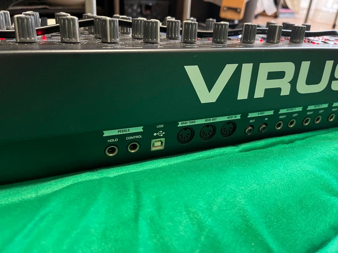 Access Virus TI 61鍵 シンセサイザー