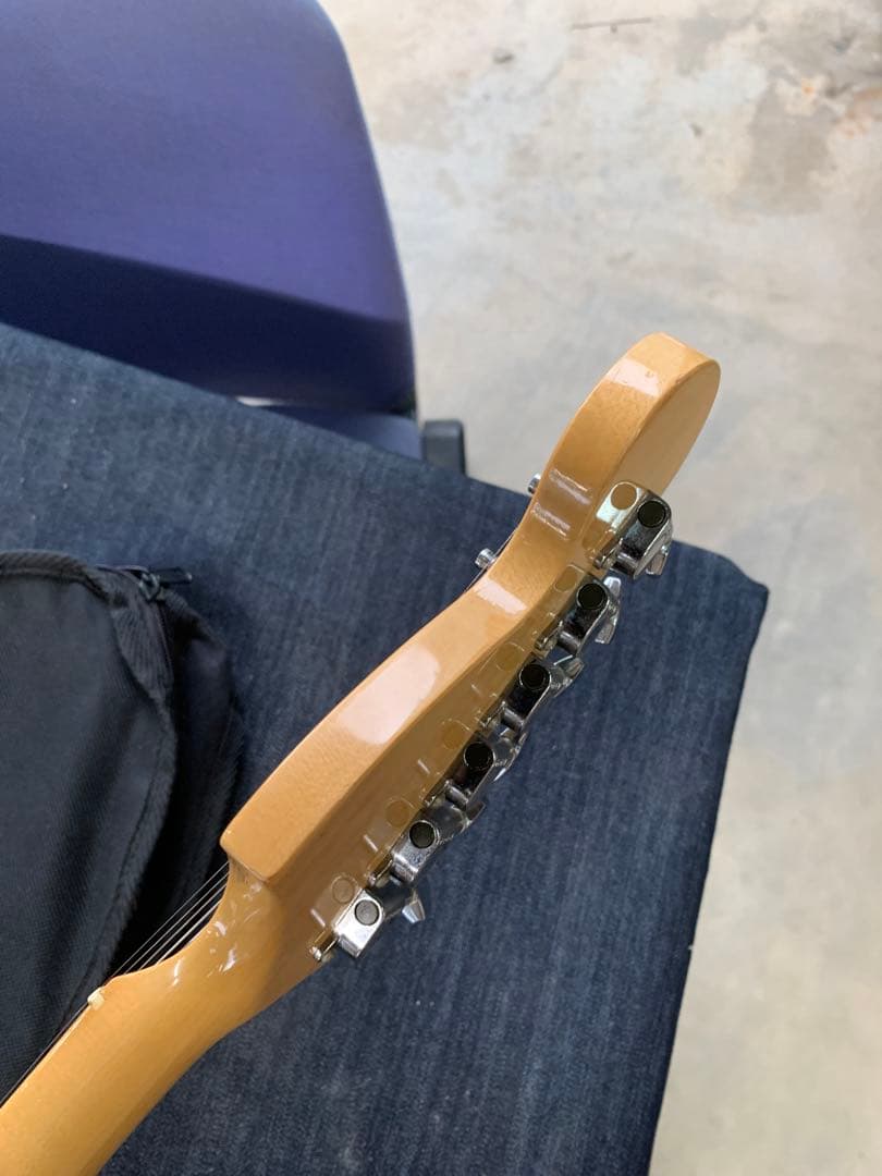 FENDER エレキギター　fender