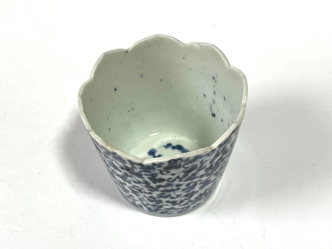 骨董　アンティーク　蕎麦猪口　輪花　染付　微塵唐草文様　フリル　カップ