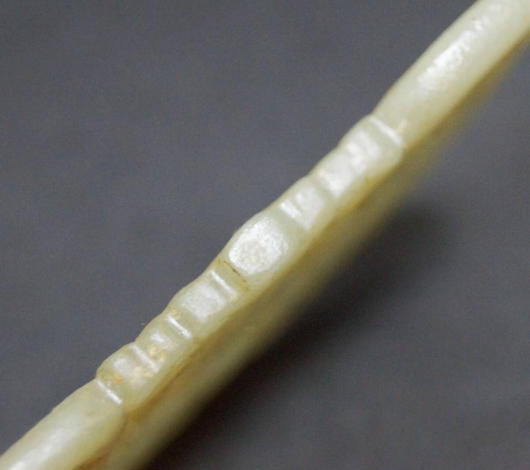 古代和田玉(ホータン)細工透かし彫り『古代龍』玉龍佩 根付 緒締玉提げ物装飾品