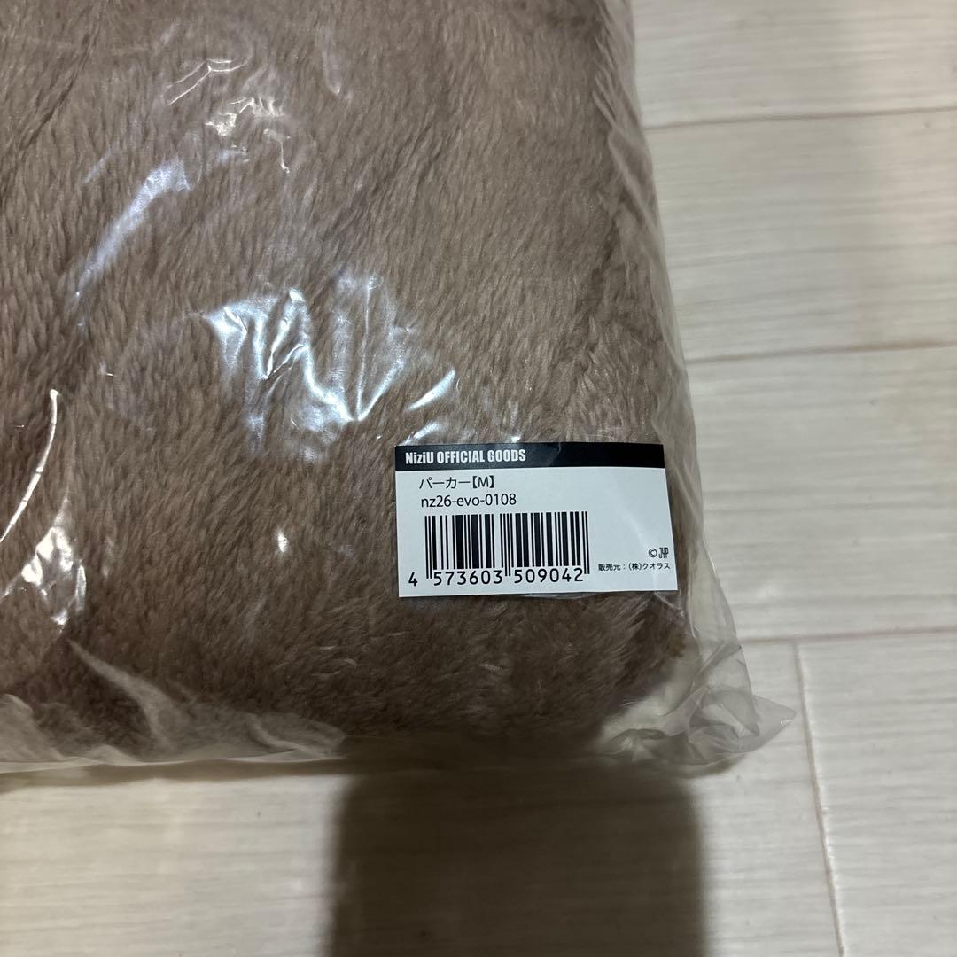 NiziU パーカー Mサイズ NiziU “NEW EvoNUtion”
