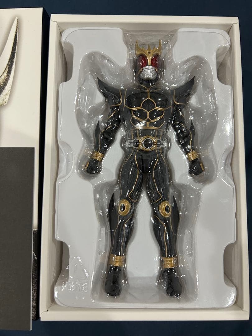 美品・中古　真骨彫製法 仮面ライダークウガ アルティメットフォーム 魂ウェブ限定