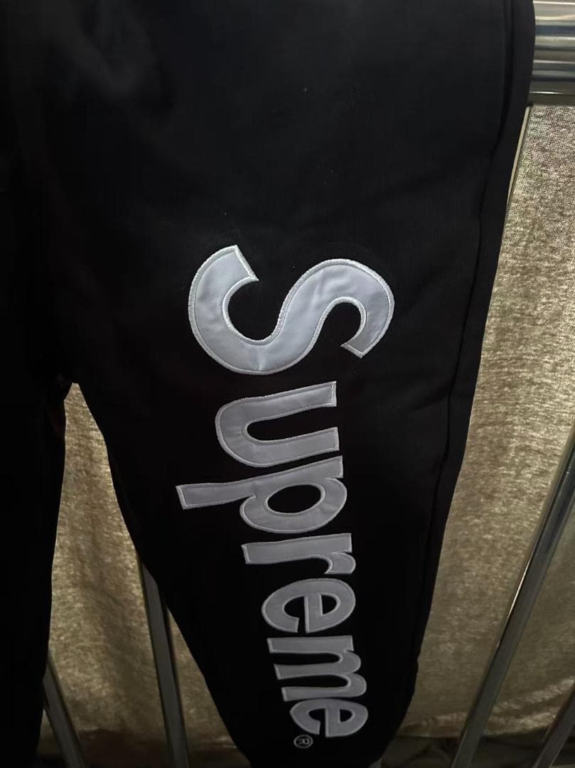 Supreme シュプリーム 黒のスウェットパンツ Mサイズ
