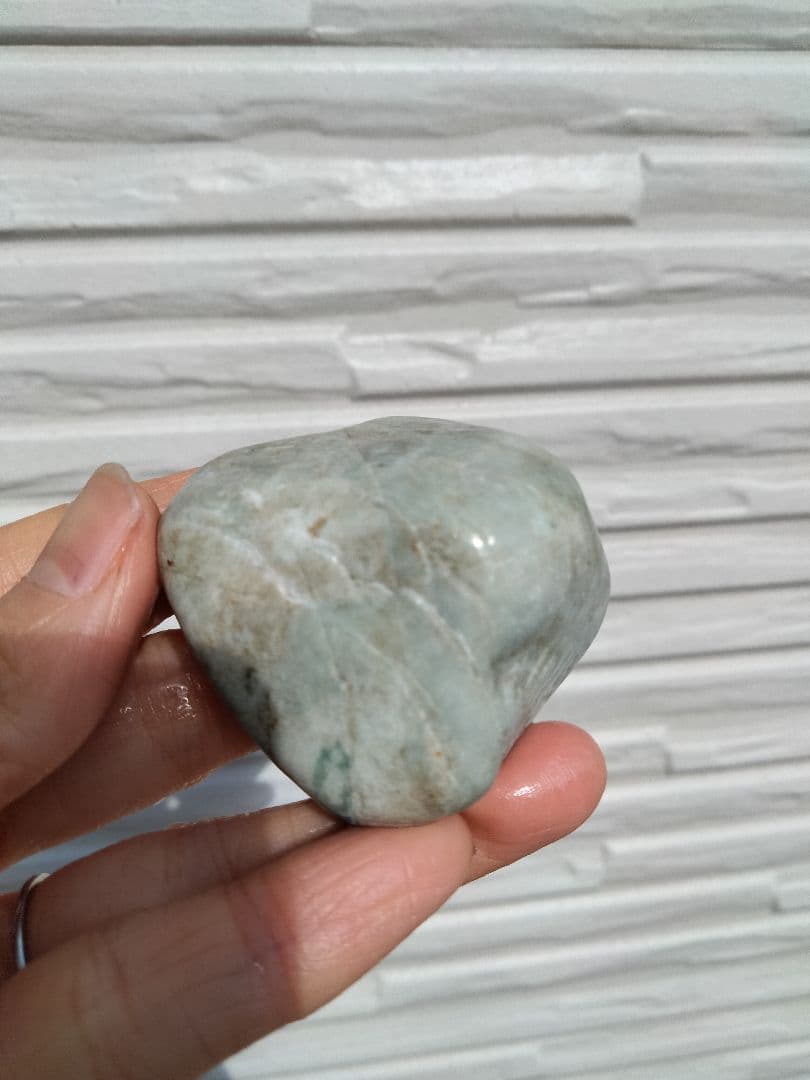 国石翡翠　新潟県 糸魚川市姫川翡翠　緑翡翠　ヒスイ　ひすい原石　翡翠