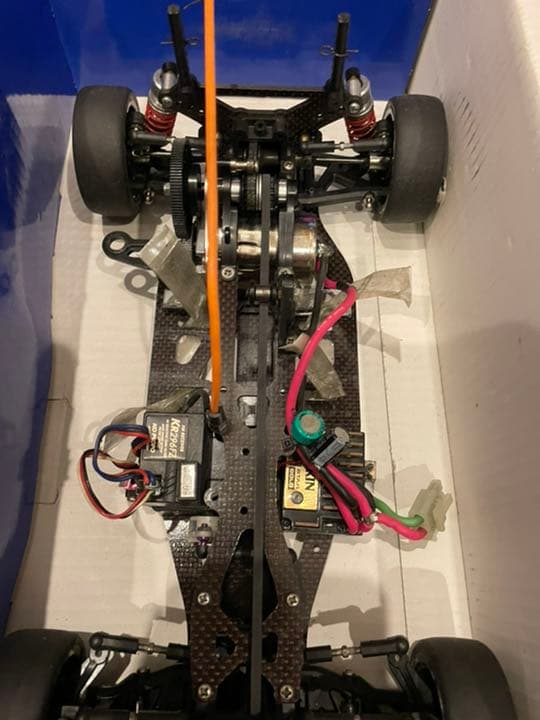 タミヤ4WDメカ付きプロポサービススカイラインボディ