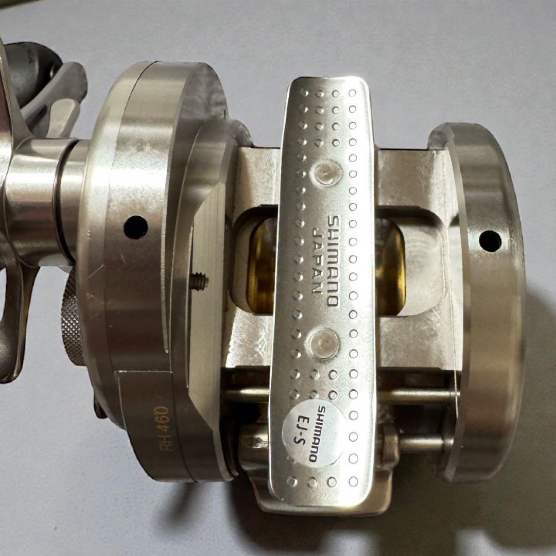 【美品】シマノ カルカッタコンクエスト200DC リール 専用ケース付き