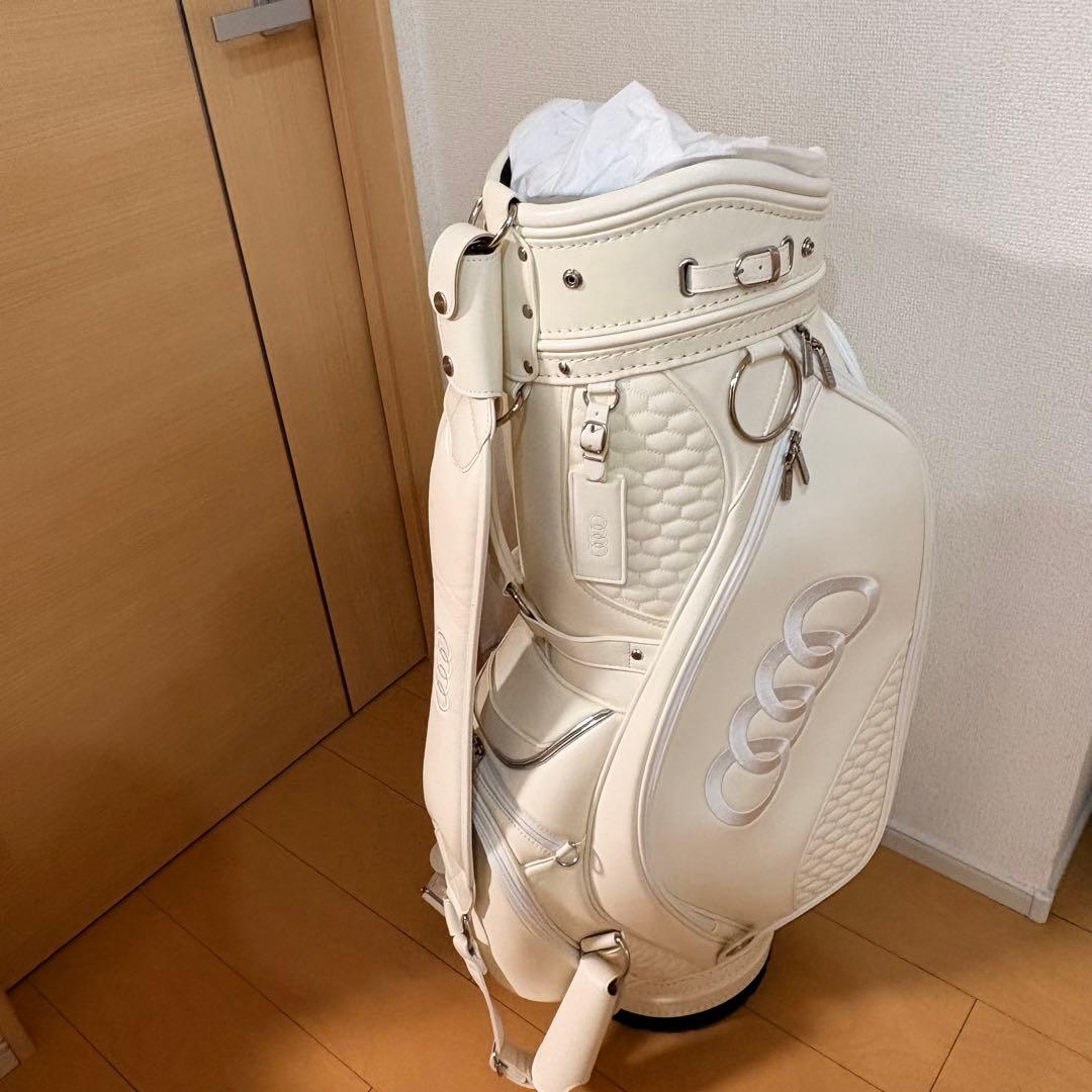 【新品未使用品】アウディ キャディバッグ ゴルフバッグ　ホワイト