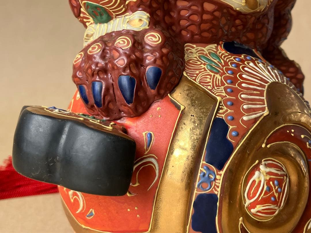 九谷焼 打ち出小槌唐獅子 狛犬 色絵金彩 縁起物 厄除 退魔 置物 高さ26cm