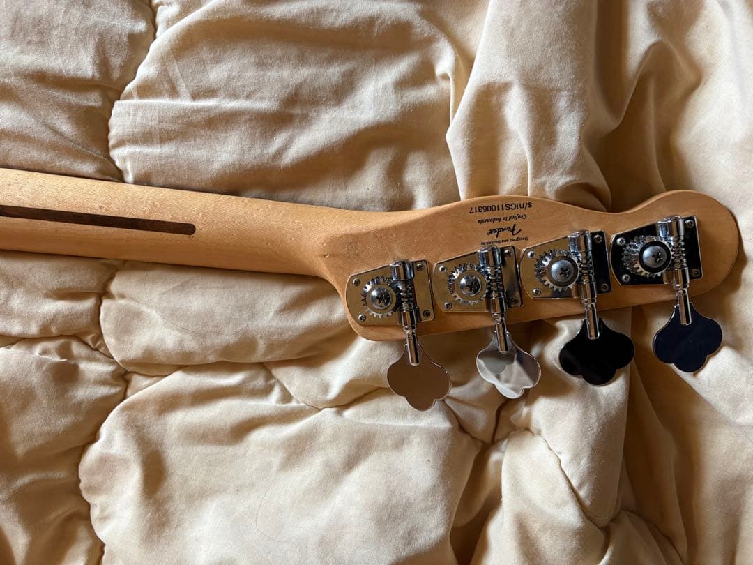 レアSquier by FenderプレシジョンMike Dirnt