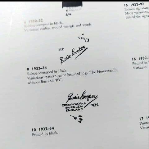 超レアー、美品、スージークーパー初期の作品、彫り物の美しい花瓶(水差し)