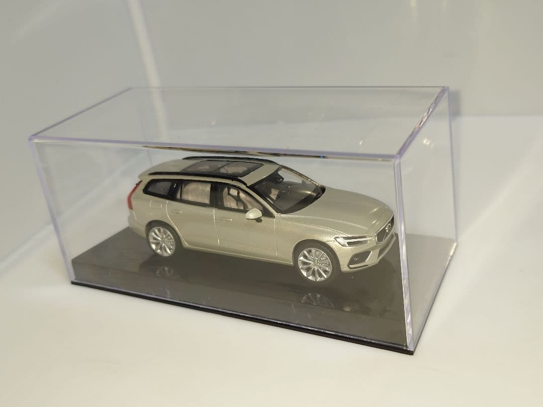 NOREV VOLVO V60 1/43 ミニカー カラーサンプル