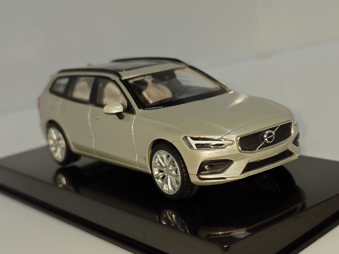 NOREV VOLVO V60 1/43 ミニカー カラーサンプル