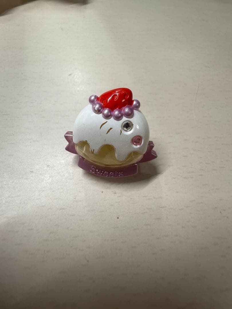 たまごっちP's たまデコピアス ベリースイーツ