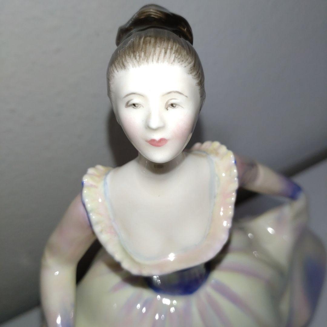 ロイヤルドルトン リサ 人形   LISA 1968