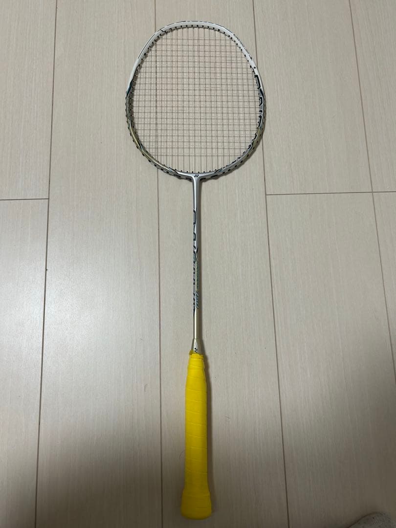 値下げ！！YONEXNANORAY750 4UG5