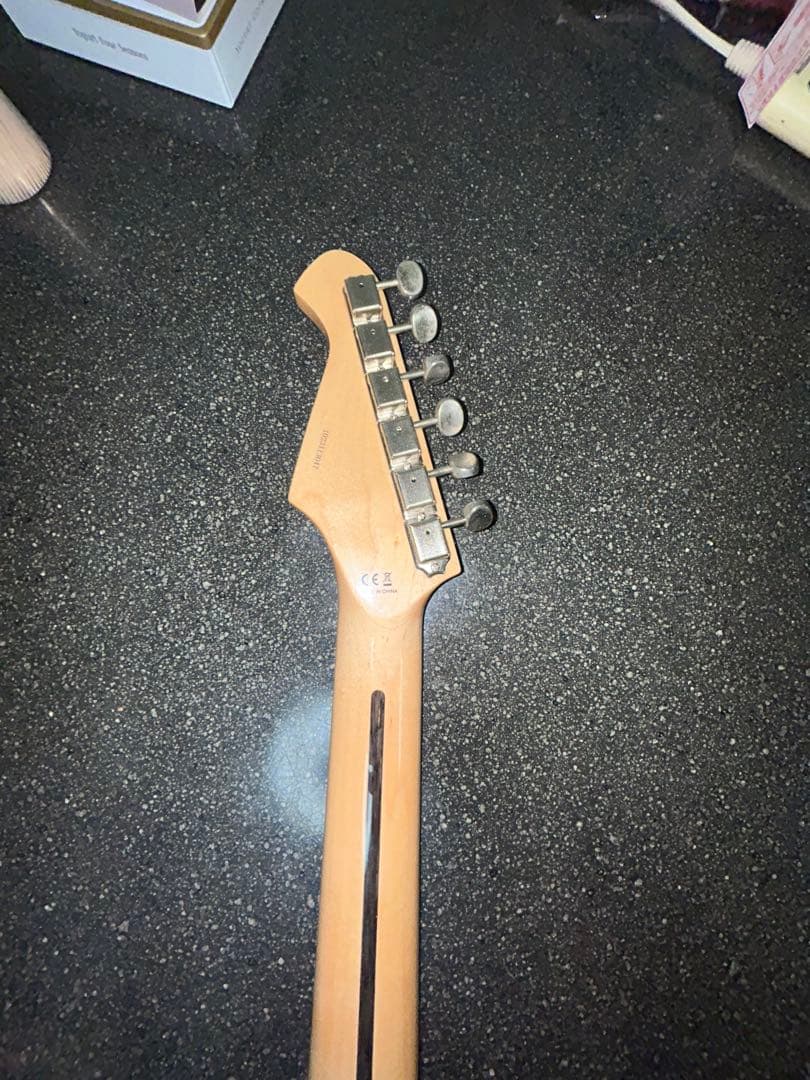 【超特価現在お値下げ中　今週まで】　セミソリッドギター