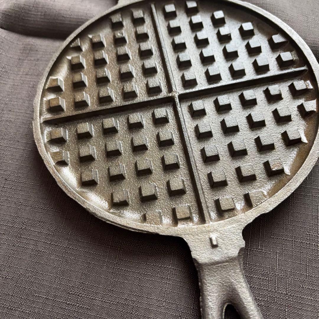 ROME WAFFLE IRON 鋳鉄製 アウトドアでもワッフル焼けます