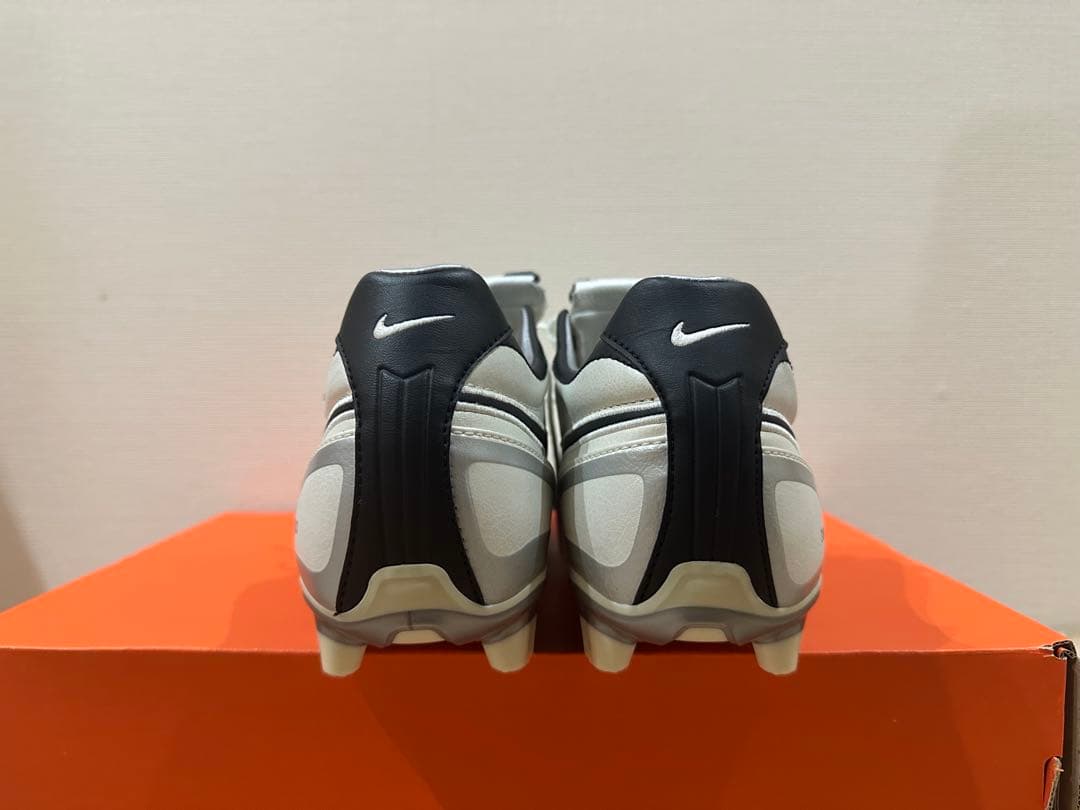 Nike Tempo サッカーシューズ ホワイト/ブラック