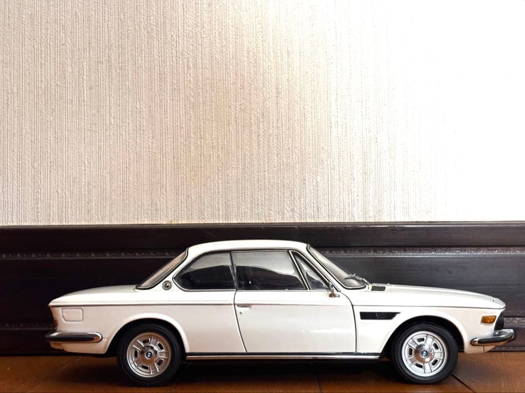 激レア品　 3.0 CSI ミニカー ホワイト　1/18