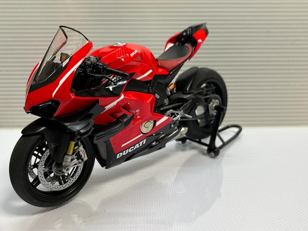 タミヤ　ドゥカティスーパーレッジェーラV4レーシングキット　完成品