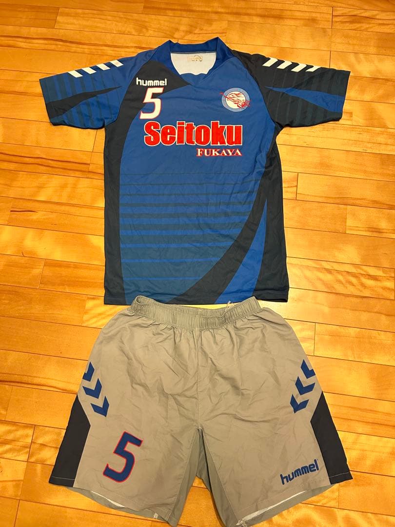 hummel サッカーシャツ・ショーツセット 5番 成徳深谷ユニフォーム