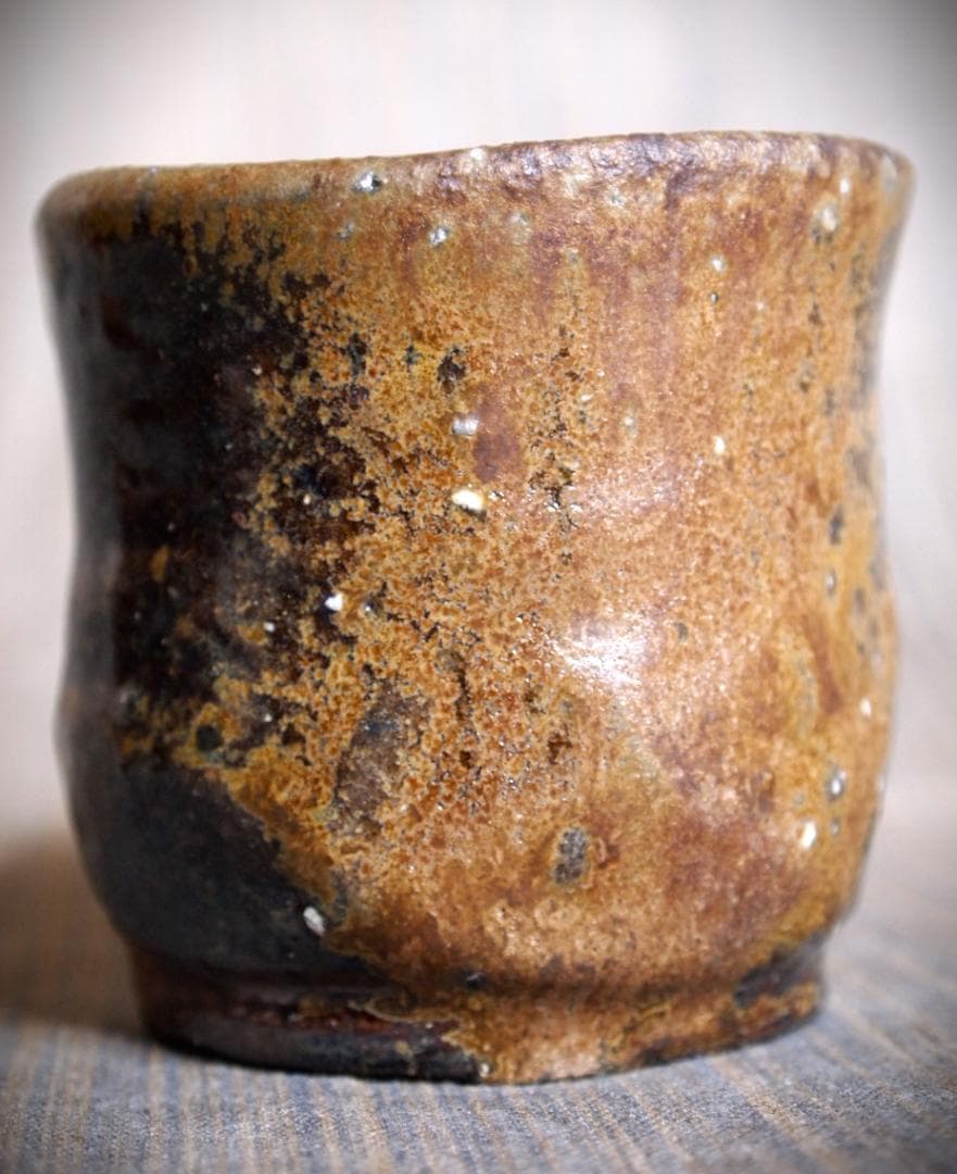 最上作★高力芳照【師：金重素山、金重有邦】★備前（黒）酒呑★共箱・布