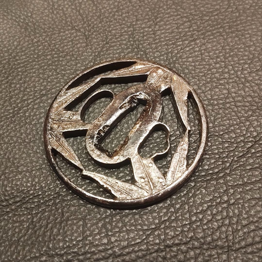 透笹に銀象嵌金塗 丸鉄鍔 刀装具 日本刀 居合刀 拵え 縁頭 柄前 鉄鍔