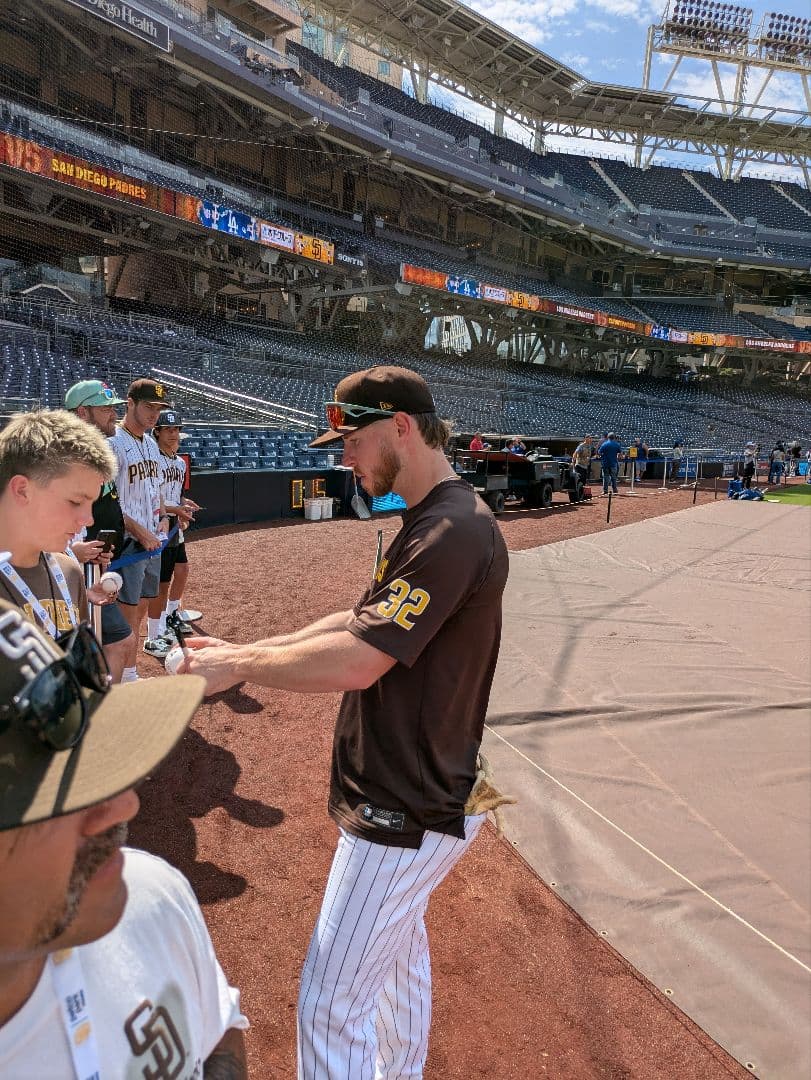 サンディエゴ・パドレス　32 ライアン・オハーン選手直筆サインボール