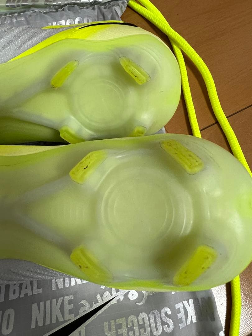 Nike サッカーシューズ グレー/イエロー