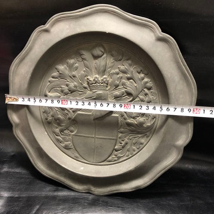 珍品◼️蔵からカッコイイ西洋騎士のアンティークなブロンズの盾の様なのが出て来ました